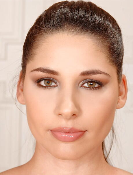 Stunning hungarian Zafira enjoys bdsm action 