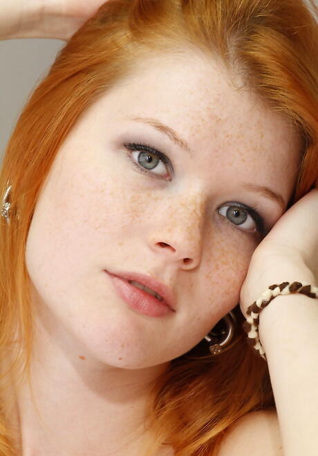 Sylphlike czech redheaded young Mia Sollis in foot fetish show 